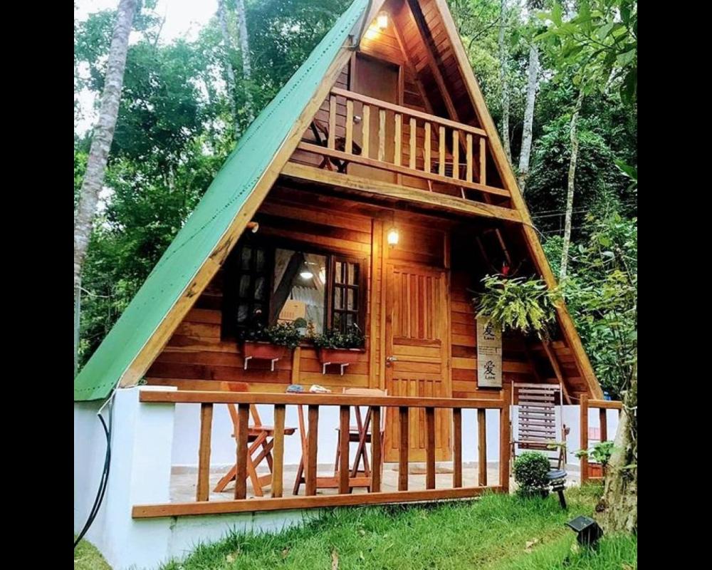 Floresta Encantada Chalés e Camping 