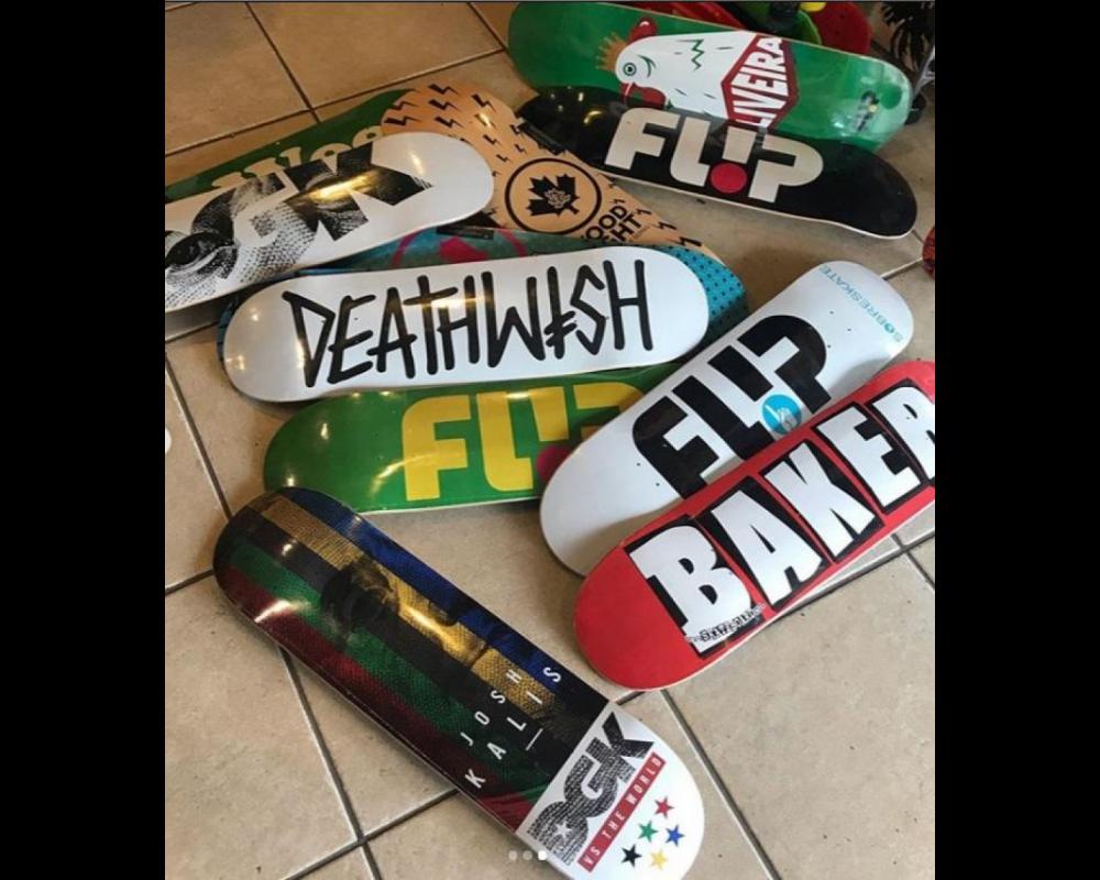 FOLLOW Board Store