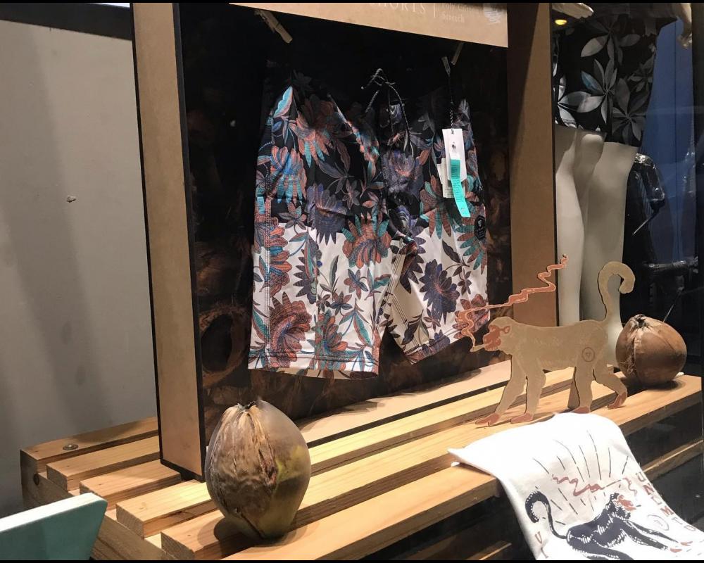 FOLLOW Board Store