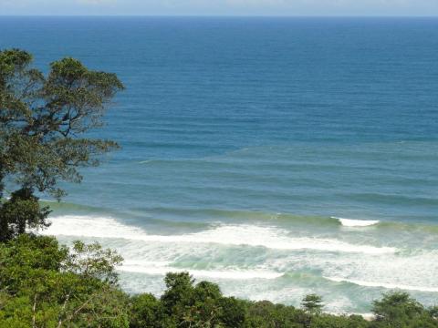 Praia Brava do Camburi