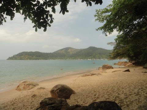 Praia Brava do Perequê-Mirim