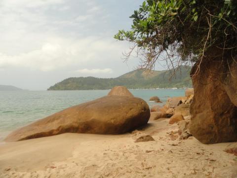 Praia Brava do Perequê-Mirim